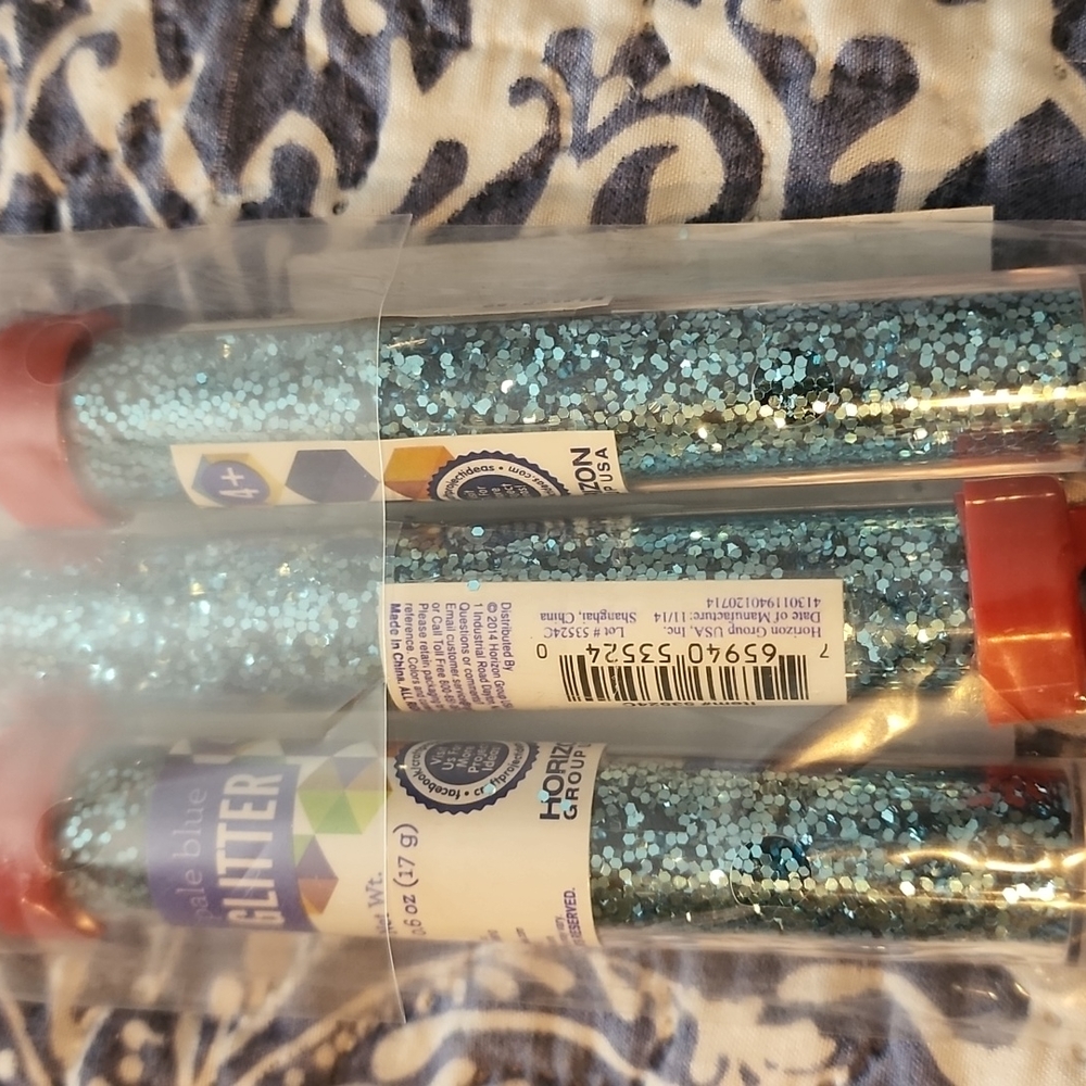 Three tubes glitter
